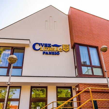 CVSE Clubház és Panzió Cegléd Exterior foto