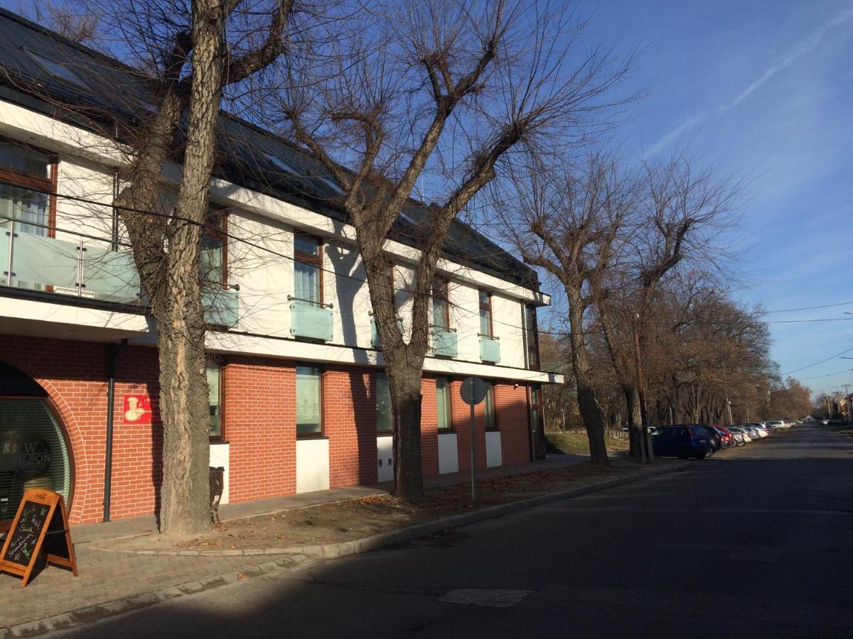 CVSE Clubház és Panzió Cegléd Exterior foto