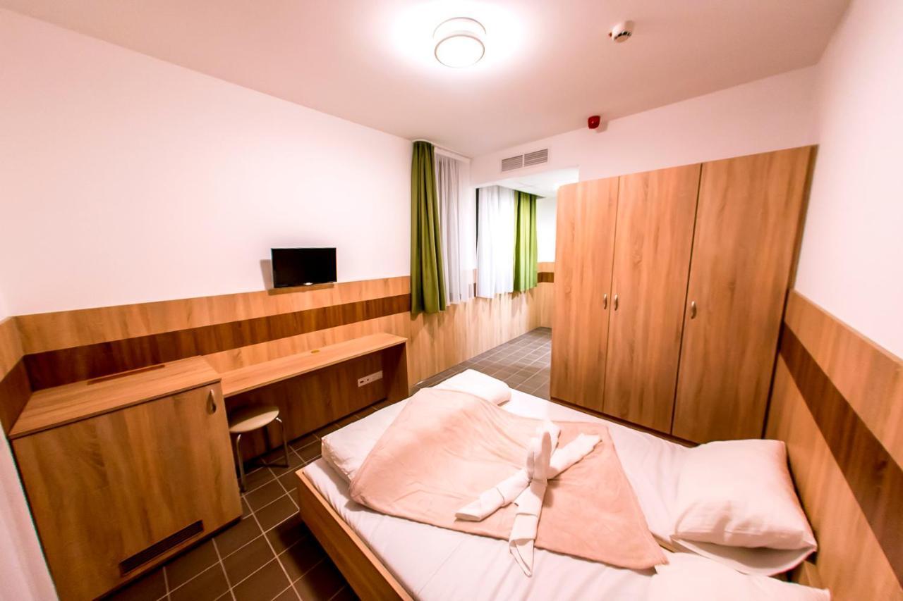 CVSE Clubház és Panzió Cegléd Exterior foto