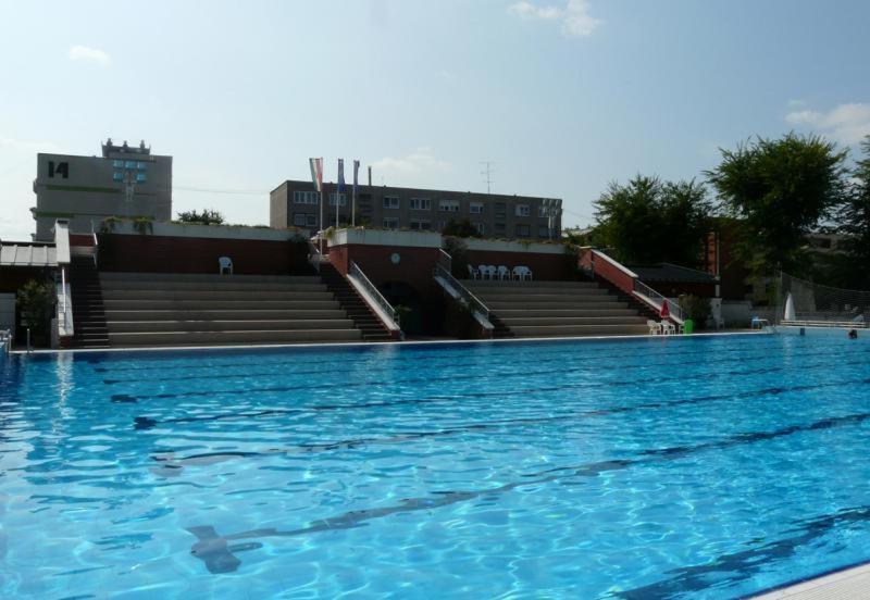 CVSE Clubház és Panzió Cegléd Exterior foto