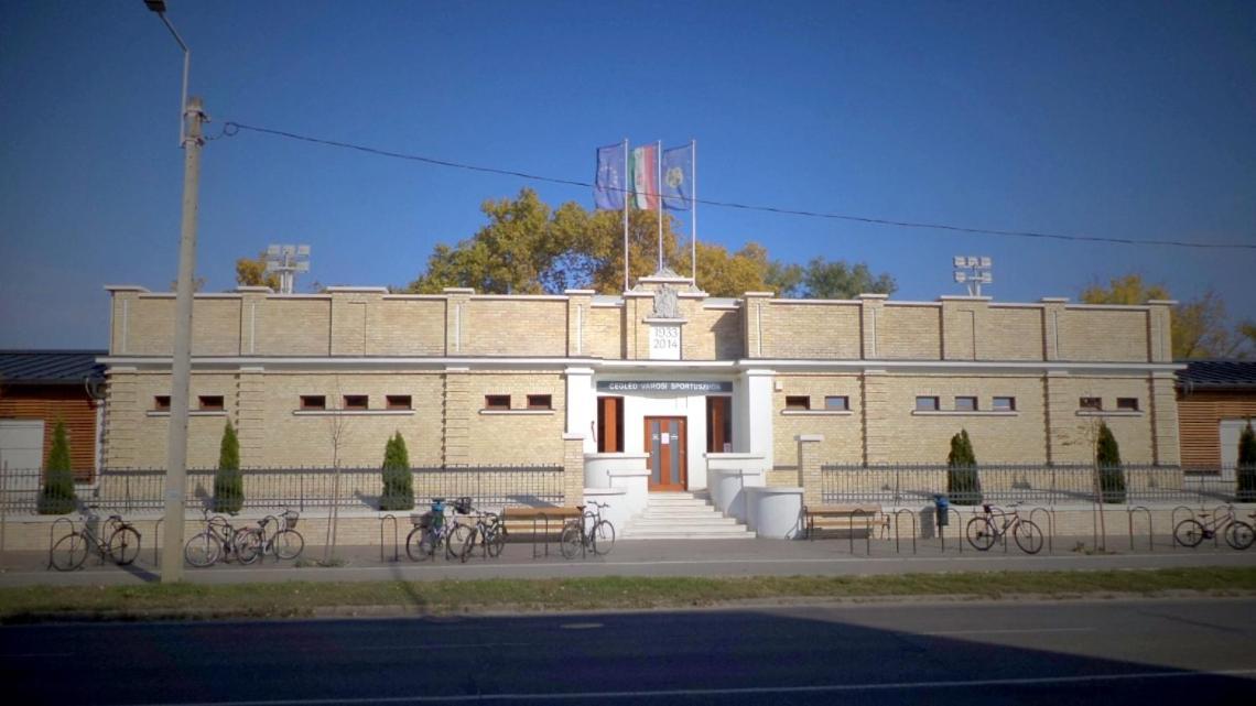 CVSE Clubház és Panzió Cegléd Exterior foto