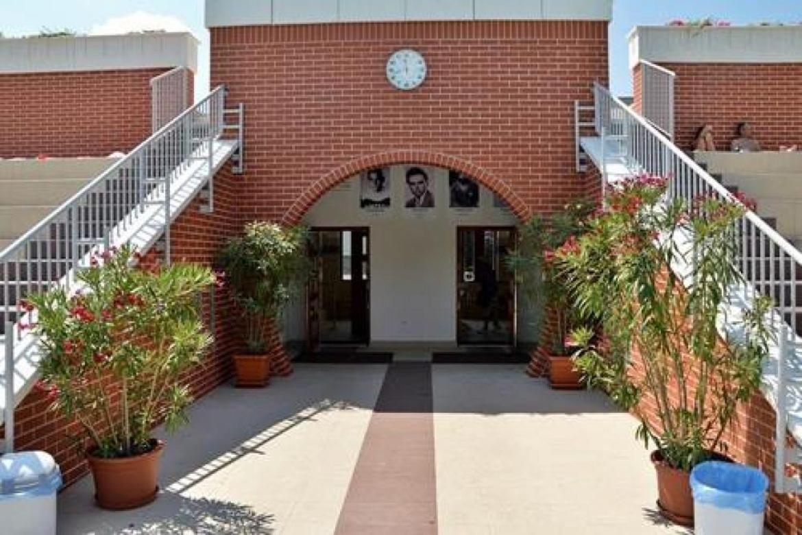CVSE Clubház és Panzió Cegléd Exterior foto