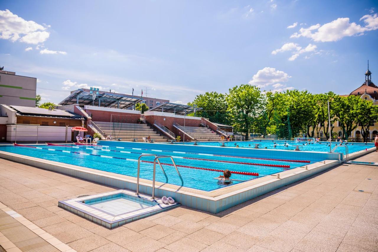 CVSE Clubház és Panzió Cegléd Exterior foto