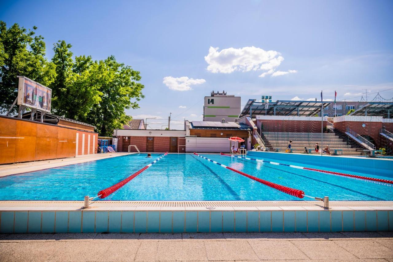 CVSE Clubház és Panzió Cegléd Exterior foto