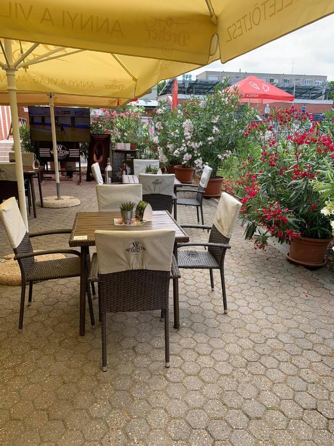 CVSE Clubház és Panzió Cegléd Exterior foto